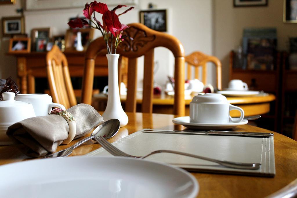 Ferry House Bed & Breakfast Дун-Лэаре Экстерьер фото